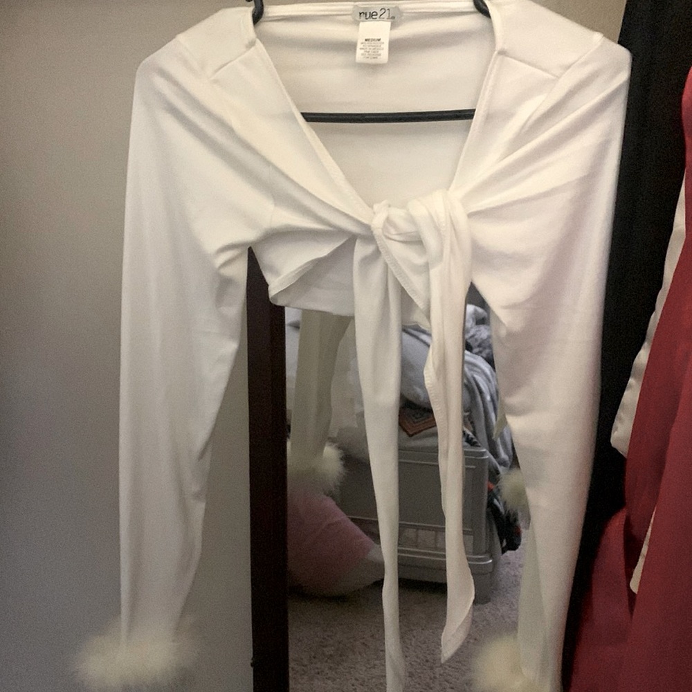 Rue 21 cropped front tye shirt